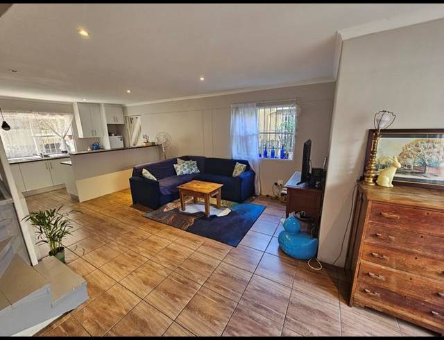 4 BEDROOM TOWNHOUSE FOR SALE IN MOWBRAY